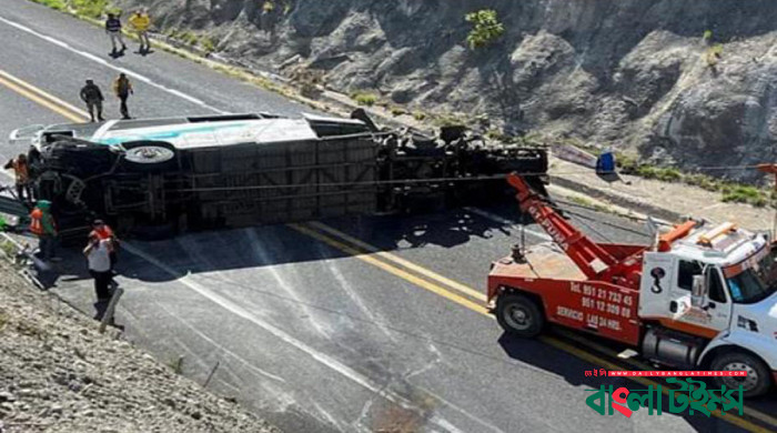 16 killed in Mexico road crash